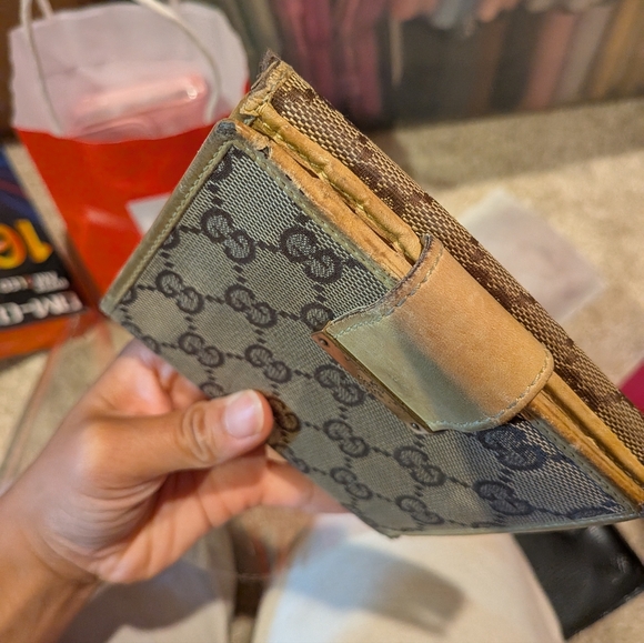 Gucci Beige and Brown Monogram Wallet - Picture 6 of 12